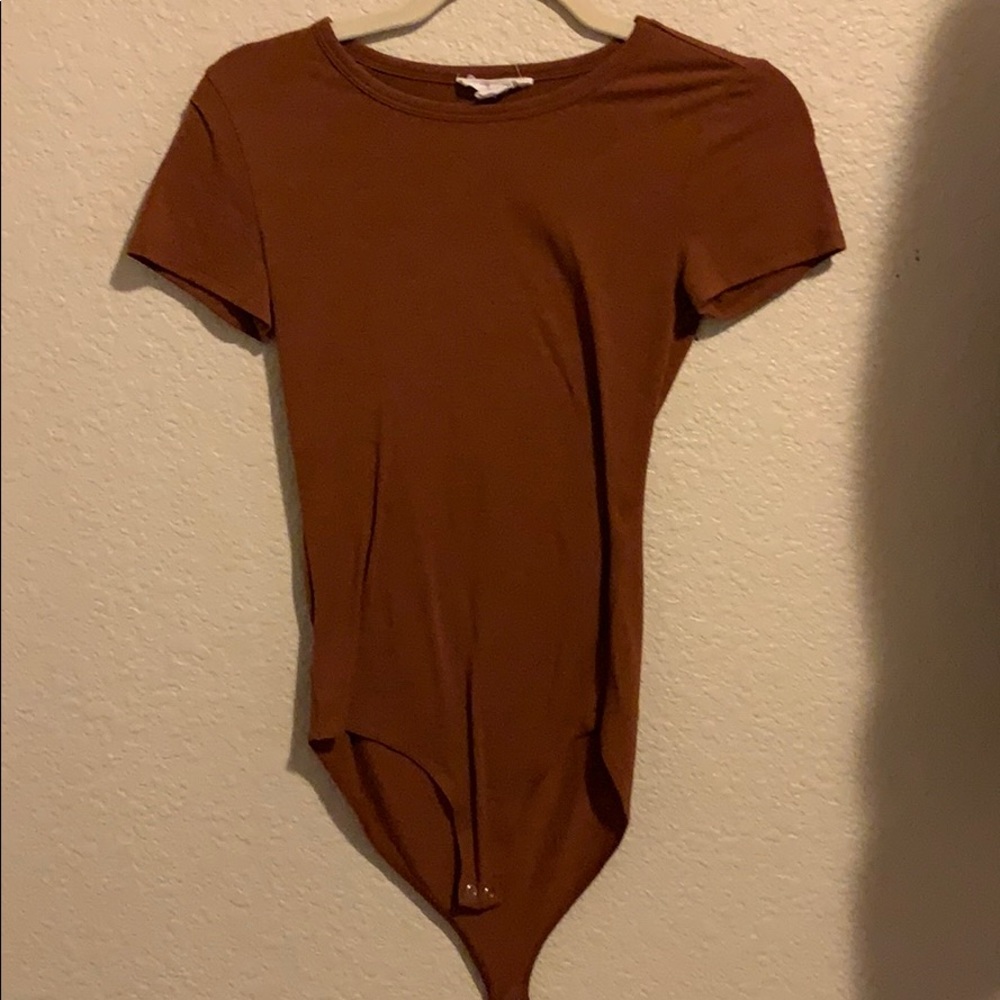 ✨brown T-shirt body suit✨